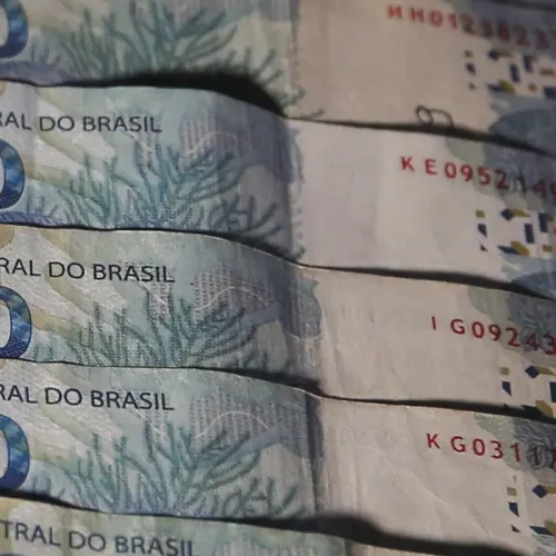Orçamento de 2025 prevê salário mínimo de R$ 1.509