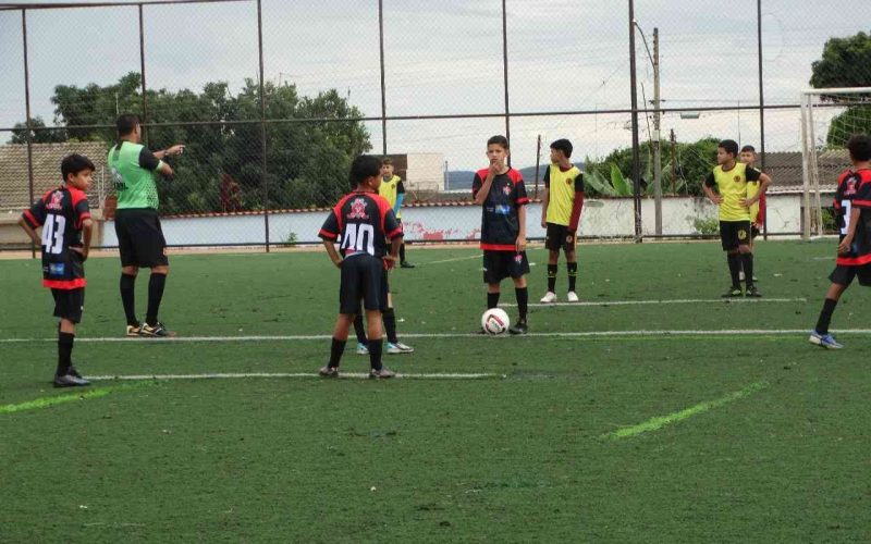 O projeto social Futebol e Cidadania vai oferecer aulas de futebol gratuitas para mais de mil crianças e adolescentes de Ceilândia | Foto: Divulgação/Administração de Ceilândia