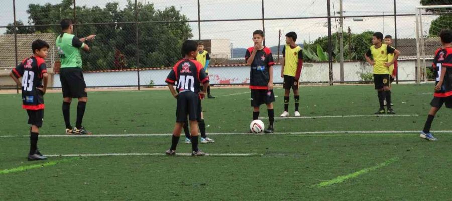 O projeto social Futebol e Cidadania vai oferecer aulas de futebol gratuitas para mais de mil crianças e adolescentes de Ceilândia | Foto: Divulgação/Administração de Ceilândia