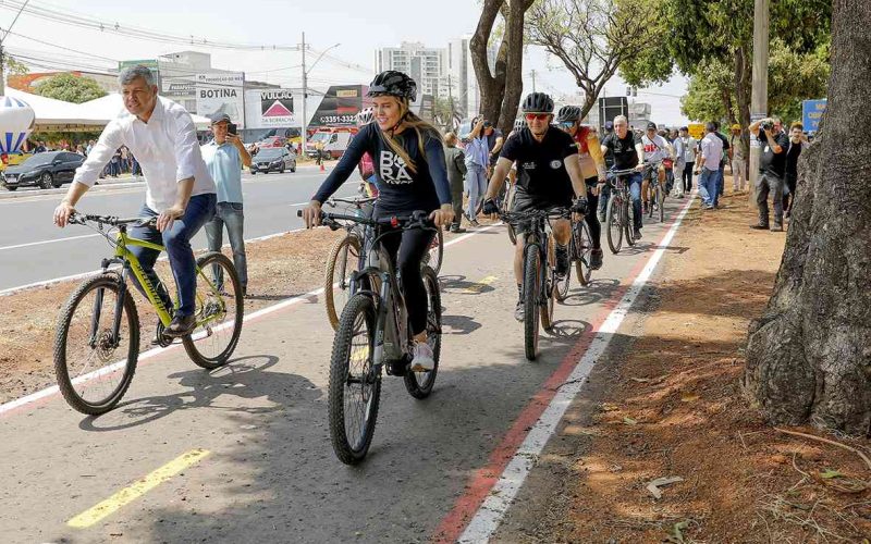 Lançado nesta sexta (20), o programa Vai de Bike prevê que o DF atinja, até 2026, a marca de mil quilômetros de ciclovias; serão investidos quase R$ 123 milhões no projeto | Fotos: Lúcio Bernardo Jr./ Agência Brasília